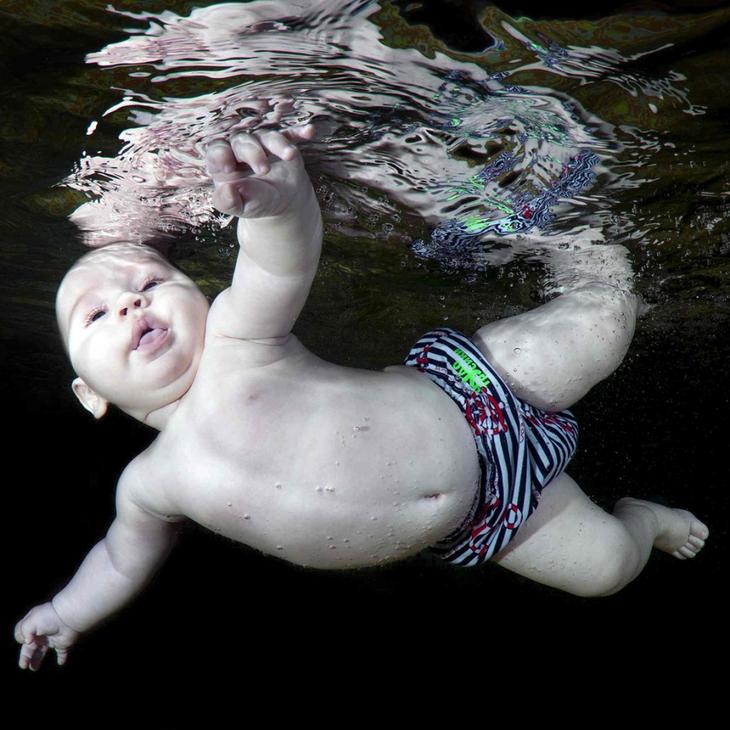 Счастливые дети под водой воспитание