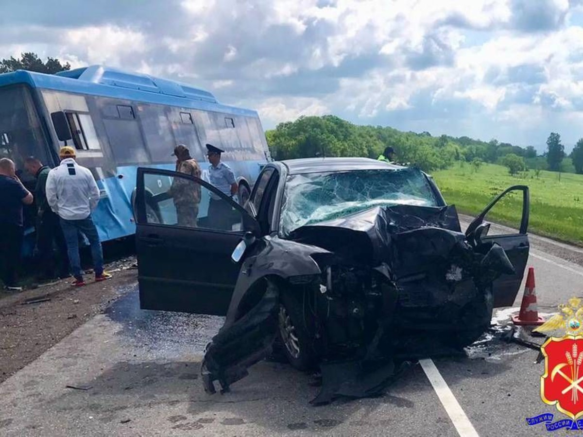 В Новокузнецке произошло ДТП с участием автобуса и легковушки