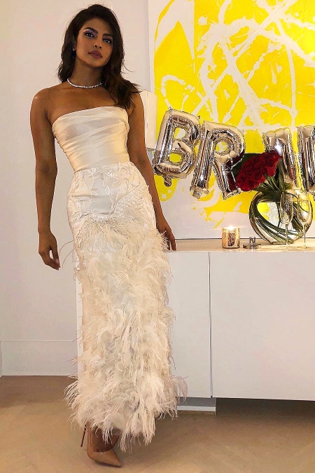 На лабутенах и в спортивных штанах: Приянка Чопра рассказала, что носит дома на карантине На лабутенах и в спортивных штанах: Приянка Чопра рассказала, что носит дома на карантине Мода,Стиль звезд