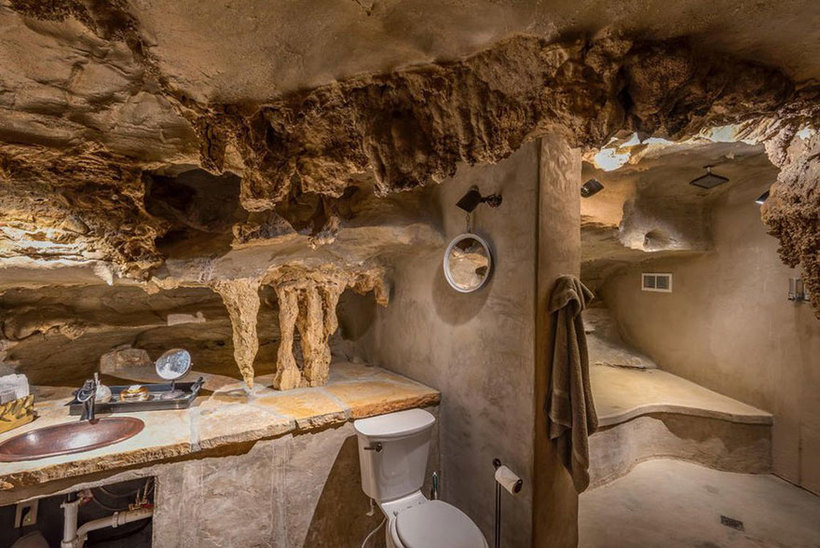 Продается восхитительный отель в скале, и внутри он еще невероятнее, чем снаружи
