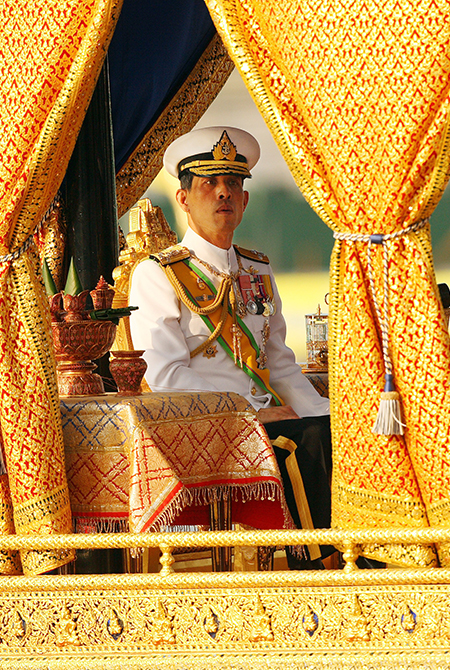 Король Таиланда Рама X заперся на карантин с 20 наложницами в отеле в Баварии короля, страны, тайского, стало, Величества, король, Таиланда, девушек, придется, собой, неожиданностью, карантин, наложниц, среди, Сутхида стала, Напомним, супруга, королевойконсортом 4, точно, королева