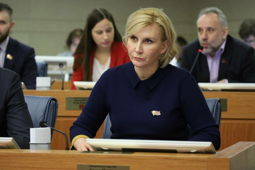 - О России думаете, Наталья Борисовна? Золотой Вы человек!