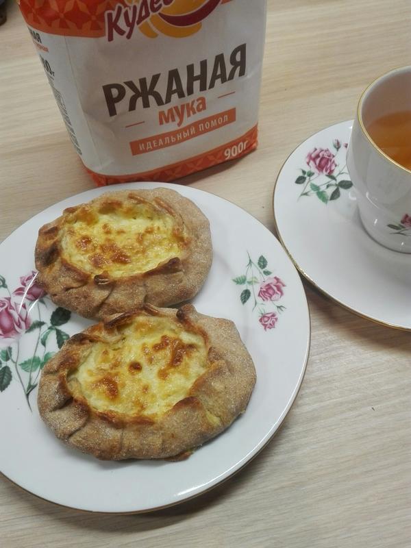 ...Накрывать на стол и звать всех на чай. Хотя по опыту - сами прибегут на запах)))