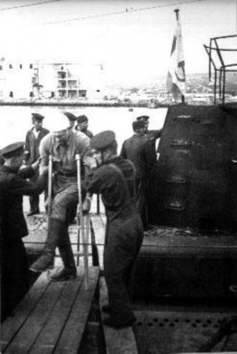 1942 г. Подвиг Николая Пустовойтенко на угоревшей подлодке М-32 война и мир