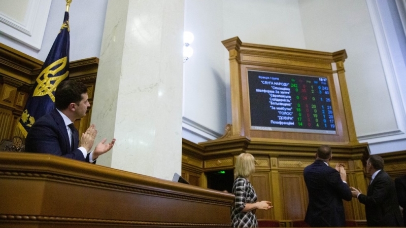 Спикер Верховной рады Украины отвесил Зеленскому публичную «оплеуху» Политика