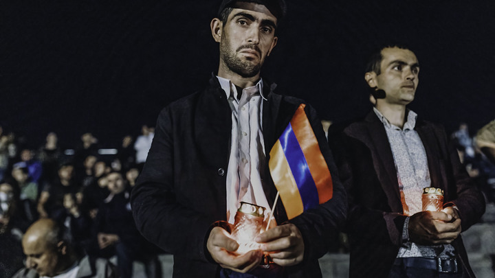Миллион армян просит Москву спасти страну от Пашиняна: Политический раскол оценил Перла