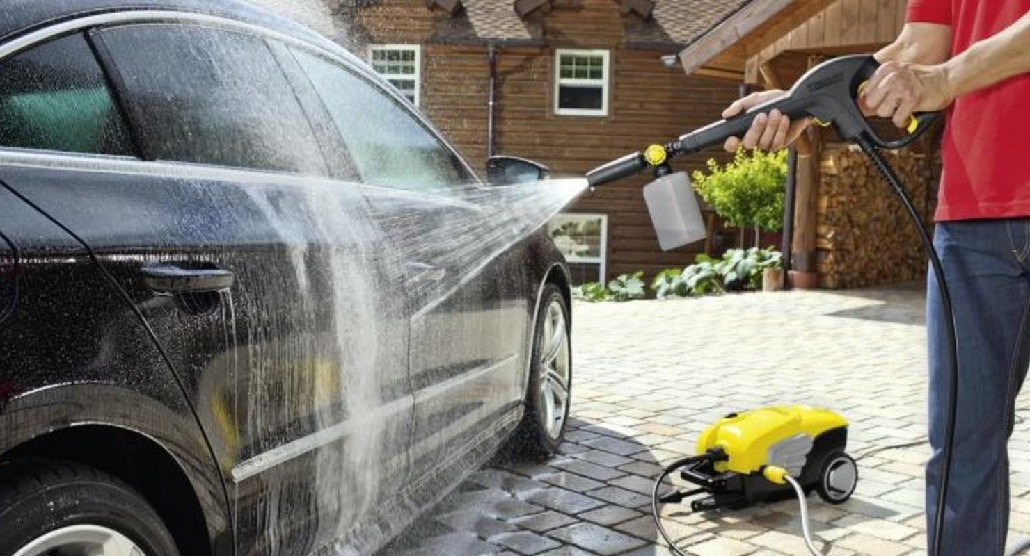 За мойку машины и регистратор на лобовом стекле: новые штрафы вводятся для водителей в РФ