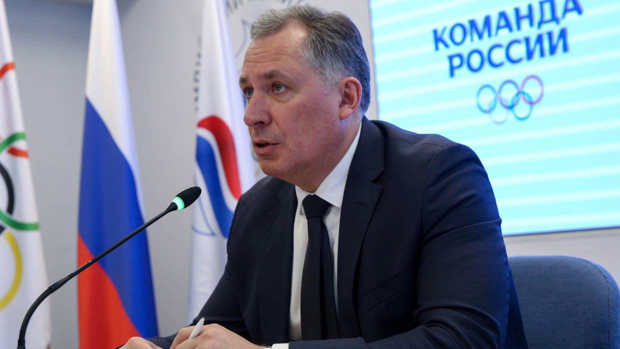 Поздняков побывал на открытии экипировочного центра для российских олимпийцев в Москве