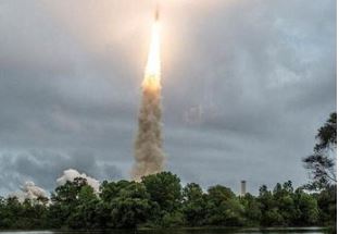 Arianespace's Ariane 5 rocket, with NASA's James Webb Space Telescope onboard, launches from Europe's Spaceport, the Guiana Space Center in Kourou, French Guiana December 25, 2021. NASA/Chris Gunn/Handout via REUTERS. MANDATORY CREDIT. THIS IMAGE HAS BEEN SUPPLIED BY A THIRD PARTY.