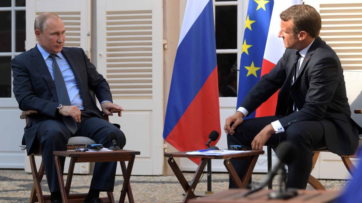 Путин изложил Макрону позицию России по гарантиям безопасности Политика