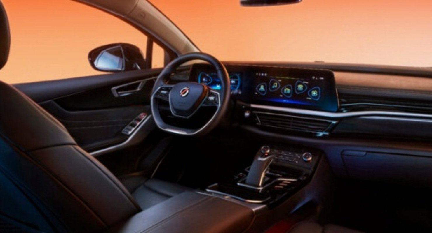 Renault представил новый электрический седан Mobilize Limo