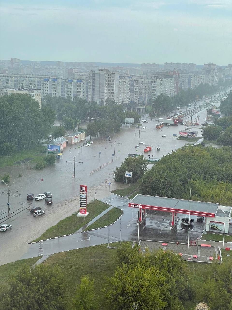 Барнаул дождь. Барнаул затопило. Ливень в Барнауле. Барнаул 22. Дождь в городе.