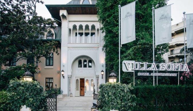 Отель Ротару в Ялте разорился из-за пандемии