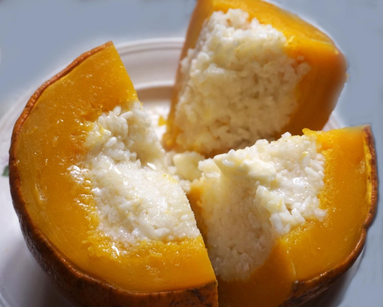 Творожно-тыквенная запеканка с маком. Печеная тыква с творогом. Творог в тыкве запеченная. Творог в тыкве запеченная. Печеная тыква с рассыпчатым творогом.