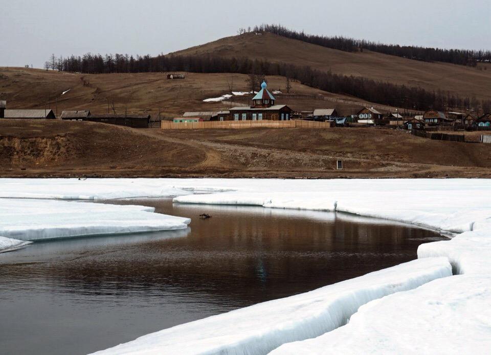 замерзшие волны байкала. раскол льда на байкале. ледовый режим озер. байкал вскрывается поздно. байкал стронг.