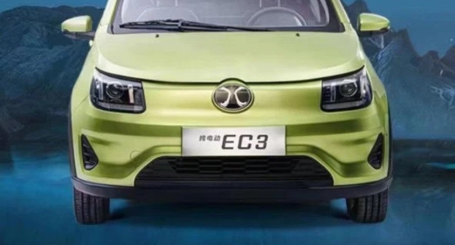 BAIC представил первый тизер обновленного EC3