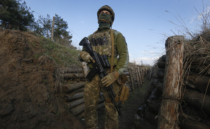 Солдат украинских вооруженных сил неподалеку от Луганска, Украина