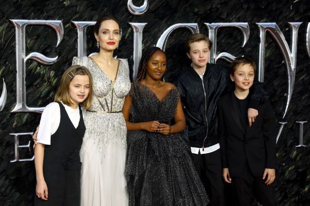 Анджелина Джоли замечена с детьми на шопинге в Западном Голливуде Анджелина Джоли замечена с детьми на шопинге в Западном Голливуде Звездные дети