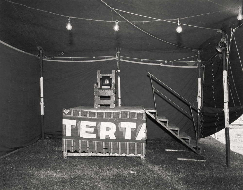 Американская история ужасов: реальные бродячие цирки в документальном фотопроекте Рэндала Левенсона 1971-81гг Американская история ужасов: реальные бродячие цирки в документальном фотопроекте Рэндала Левенсона 1971-81гг