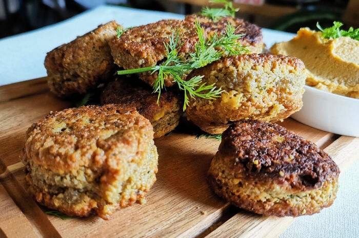 5 блюд с баклажанами, после которых захочется добавки вкусу, минут, вымыть, Баклажаны, нарезать, молотых, перцев, После, поперчить, баклажанов, Обжарить, Смесь, Масло, приготовления•, Томаты, Мякоть, Выложить, кубиком, размера, масла