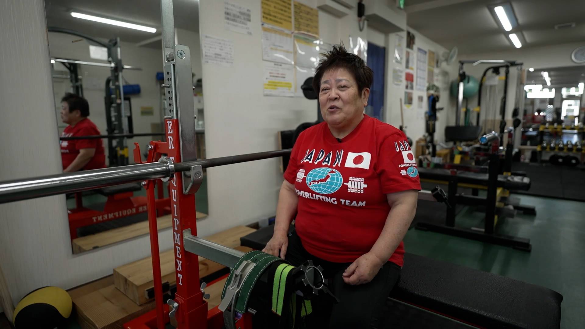 Пенсионерка жмет 127-килограммовую штангу и готовится к чемпионату по пауэрлифтингу