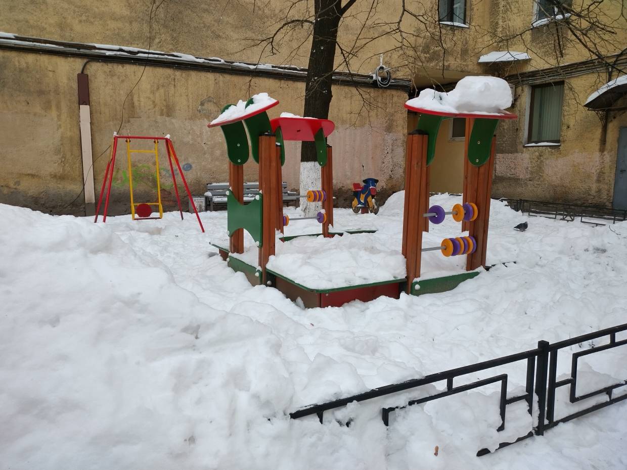 Жители Красногвардейского района Петербурга уверены, что на их улицах все еще нет коммунальщиков Жители Красногвардейского района Петербурга уверены, что на их улицах все еще нет коммунальщиков Общество