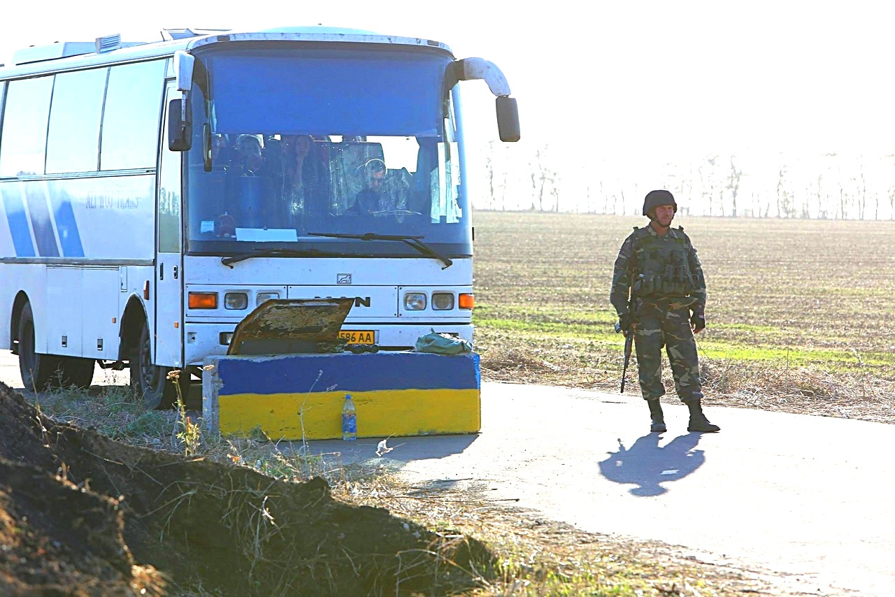 Украинцы в погоне за пенсиями едут в Донбасс оформлять паспорта