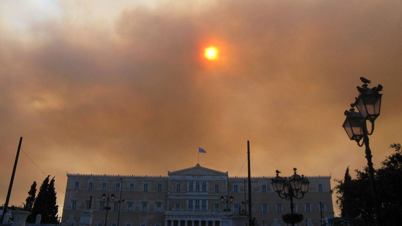 Обязательную вакцинацию в Греции провели через закон о госзакупках