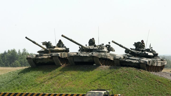 "Легко маневрирует, способен на радиоэлектронную борьбу": Иранские эксперты — о "летающих" российских Т-90С