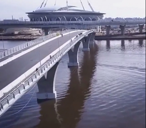Уникальное строение: в Сети появились впечатляющие кадры новейшего моста РФ