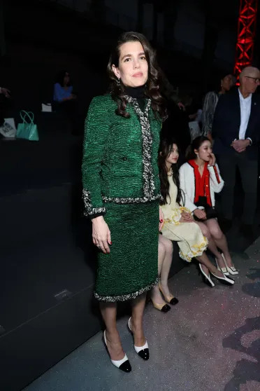 Неделя моды в Париже: Марго Робби (с каре), Кайли Миноуг, Лили-Роуз Депп и Ольга Карпуть среди гостей, российские модели — на подиуме на показе Chanel Chanel, показе, осеньзима, Кайли, Париже, Миллер, Евсеева, Берзения, Images, Уинфри, ЛилиРоуз, подиум, Миноуг, Марго, новой, Робби, нулевых, 2026Адица, 2026Вика, Консани