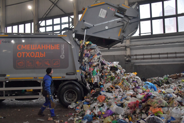 Большинство осведомленных россиян положительно оценивают мусорную реформу