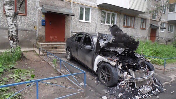 «Наказали за неправильную парковку»: В Москве спалили дорогой седан аварии,авто и мото,автоновости,НОВОСТИ,Россия