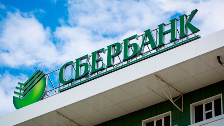 Не банк, а IT-корпорация: Зачем Грефу «умная» колонка от Сбербанка