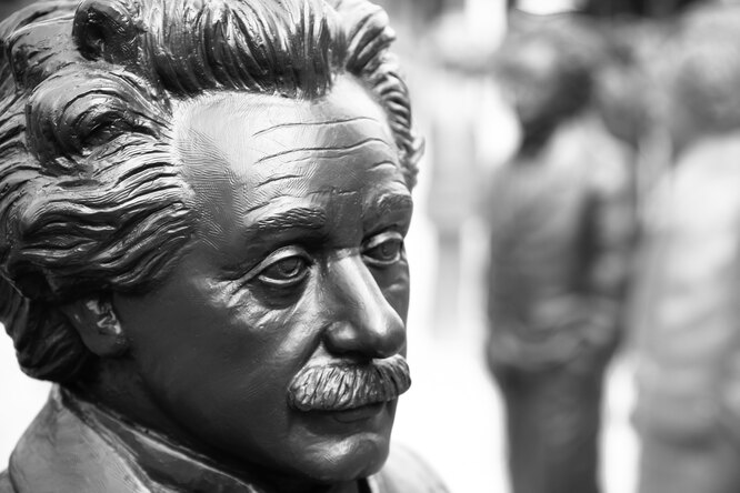 «Эффект Эйнштейна»: оказывается, люди с большей вероятностью верят в полный бред, если думают, что это слова ученого