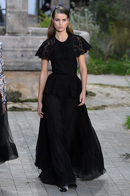 Неделя высокой моды в Париже: Кайя Гербер, Джиджи Хадид и Саша Лусс на показе Chanel Неделя высокой моды в Париже: Кайя Гербер, Джиджи Хадид и Саша Лусс на показе Chanel Новости моды