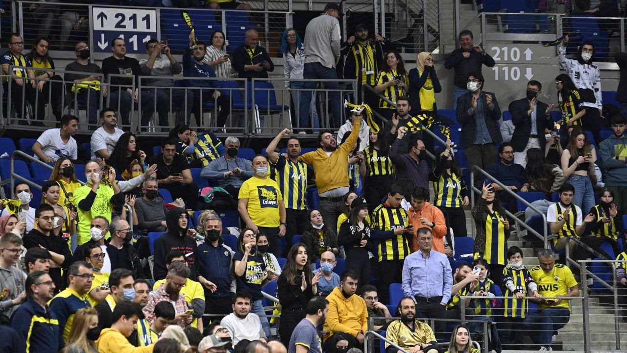 УЕФА открыл расследование после инцидента с болельщиками «Фенербахче»