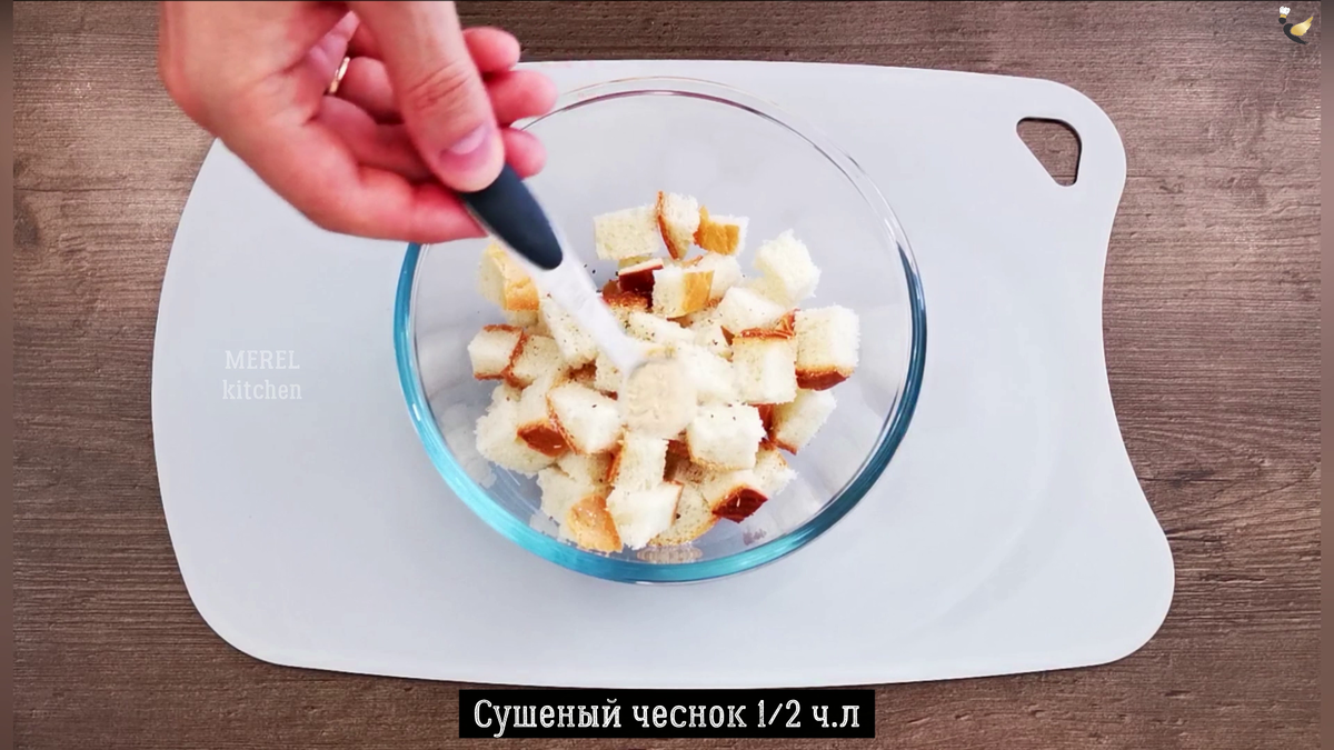 Старый хлеб не выбрасываю - готовлю из него вкусный и сытный завтрак для своей семьи очень, сверху, нужно, приготовления, пучок, быстро, завтрак, сытный, вкусный, должно, просто, шинкую, мелко, черный, посыпаю, небольшой, кусочек, свежий, сливок, надоПотом