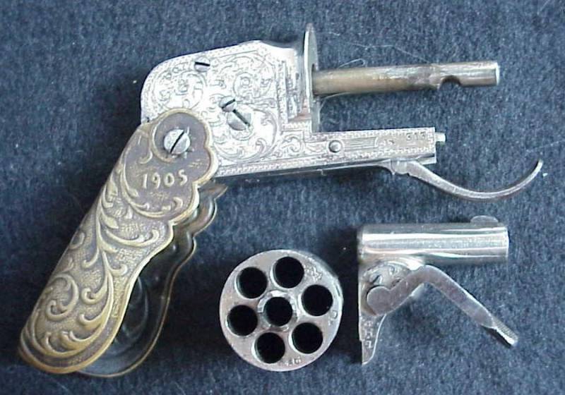 От револьвера-раскладушки к раскладному пистолету-пулемету оружие