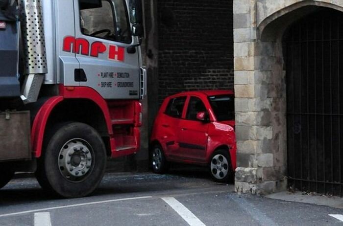 Девушки за рулем иногда делают глупости... Девушки за рулем иногда делают глупости... отдых,юмор