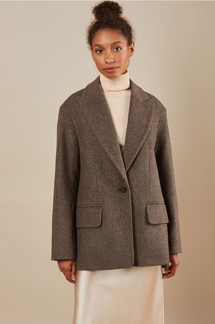 Сильное плечо: 20 хитовых пиджаков этой осени Сильное плечо: 20 хитовых пиджаков этой осени гардероб,мода и красота,модные образы,модные тенденции,одежда и аксессуары