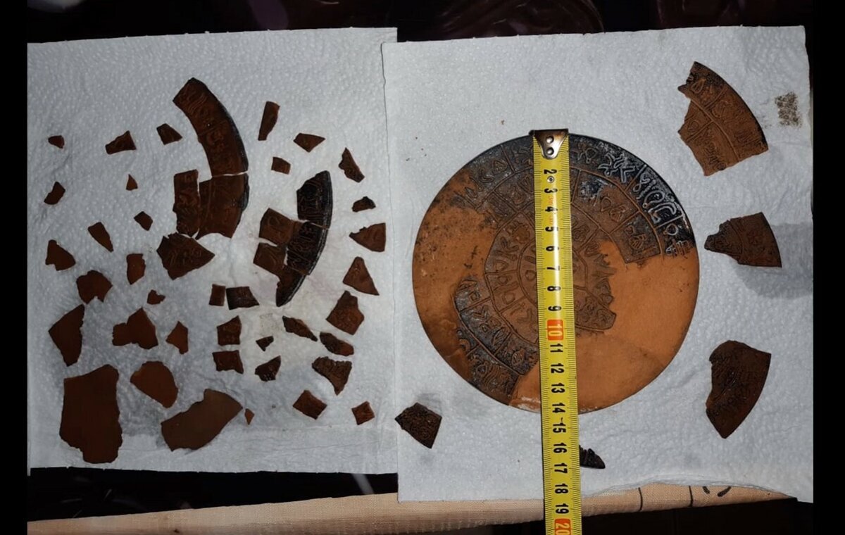 Источник: https://zen.yandex.ru/media/id/5f97f37e24d0d15a667a2cf6/vtoroi-v-mire-festskii-disk-naiden-v-rossii-v-riazanskoi-obl-5f99b3590e34a96ab3e5d39e