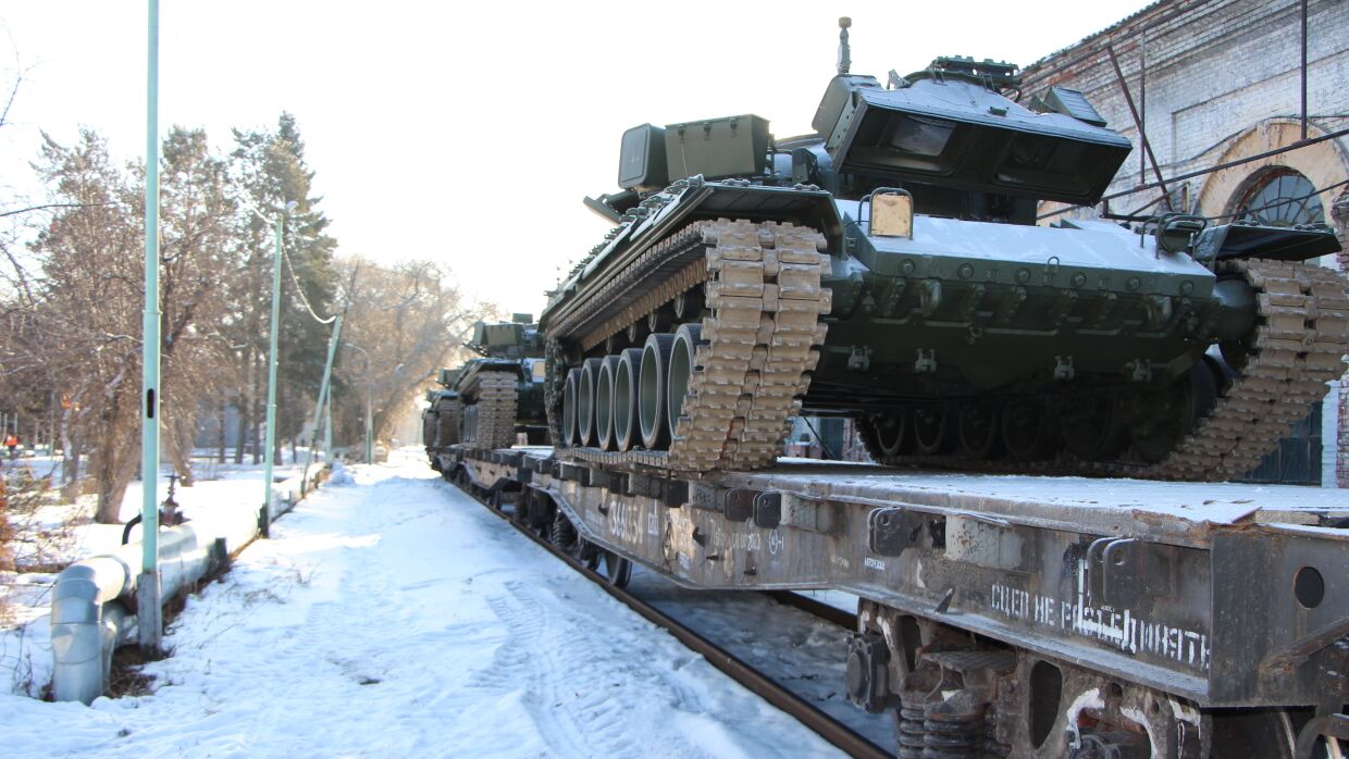 Российские войска получили новейшие танки Т-80БВМ от Омсктрансмаш