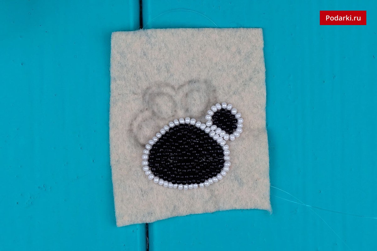 Лапка из бисера схема. Брошь лапа из бисера. Брошь лапка из бисера. Брошь из бисера Кошачья лапа. Брошка лапка собаки из бисера.