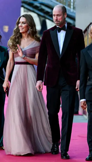 Кейт Миддлтон и принц Уильям, Моника Беллуччи, Леонардо ДиКаприо, Тимоти Шаламе на церемонии вручения наград BAFTA — 2026 Кейт Миддлтон и принц Уильям, Моника Беллуччи, Леонардо ДиКаприо, Тимоти Шаламе на церемонии вручения наград BAFTA — 2026 dominic lipinski,британская академия кино и телевизионных искусств,англия,Виттория Черетти,джесси бакля,Джиллиан Андерсон,Кейт Миддлтон,Кейт Хадсон,кирстен данст,лариса черетти,леонардо беллуччи,Моника Беллуччи,принц Уильям,роберт арамайо,тимоти шалам,уильямпринц,Эмма Стоун