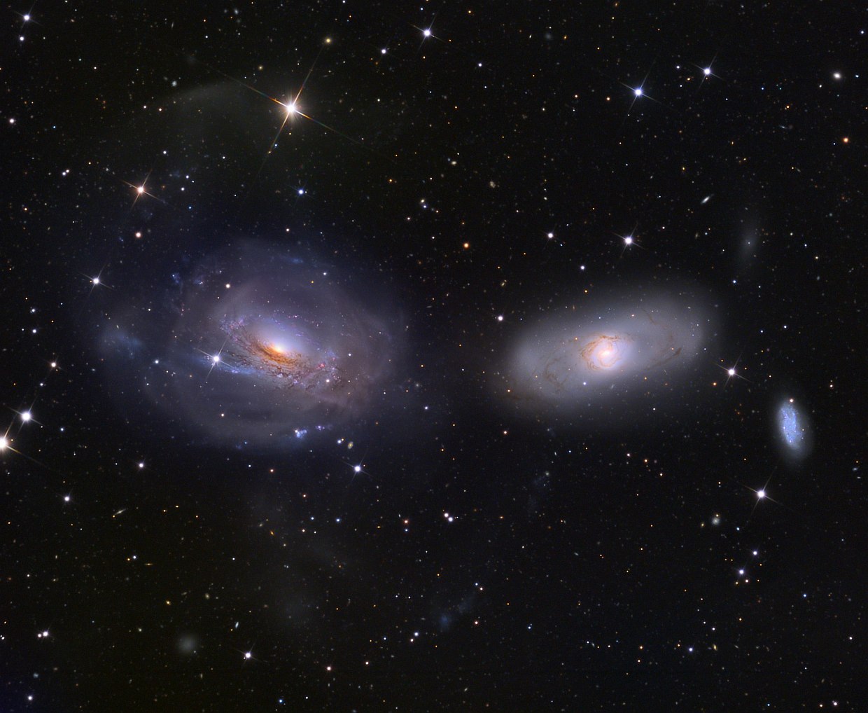 Спиральная галактика NGC 3169