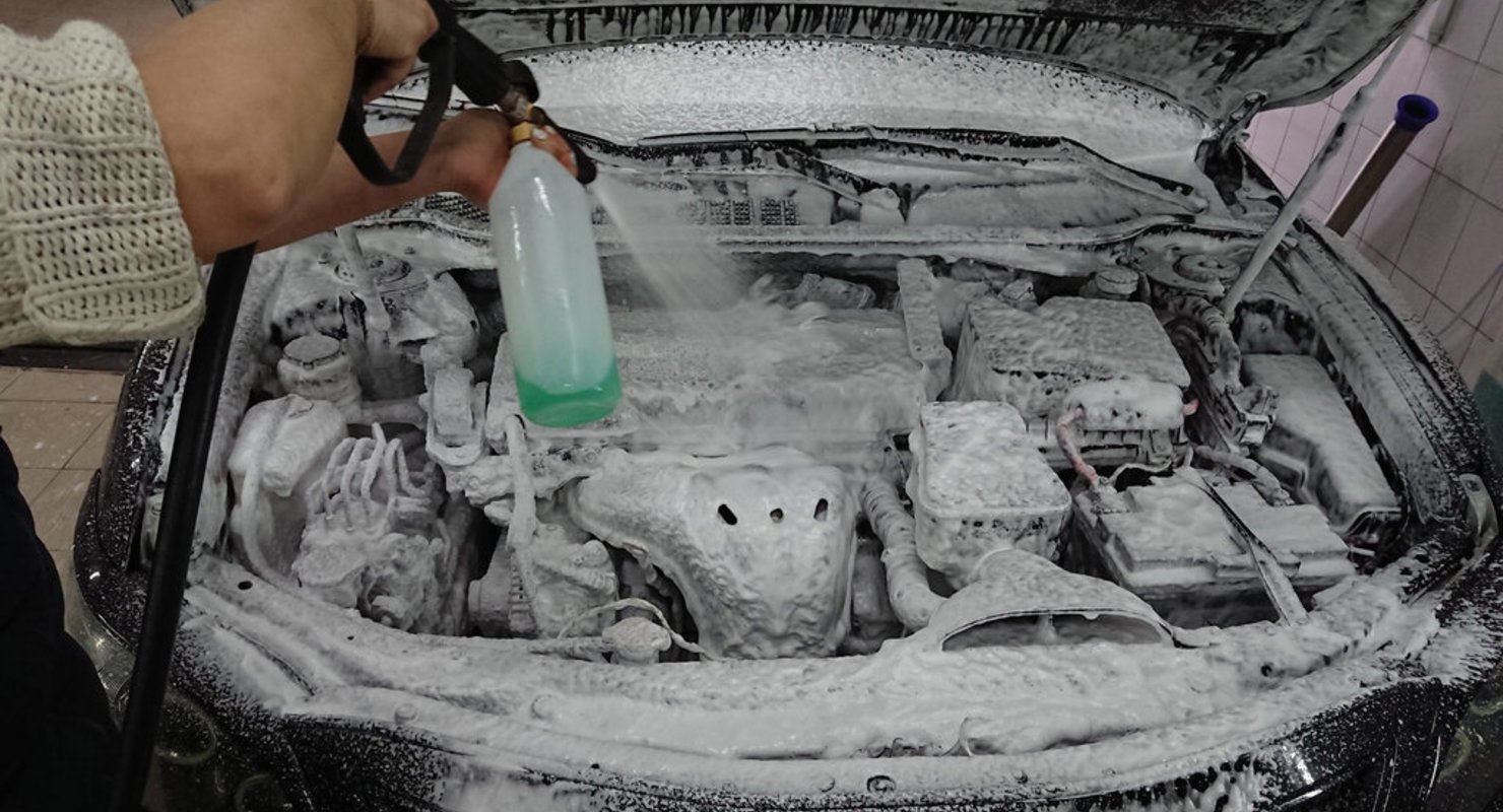 Как отмыть масло и грязь на двигателе