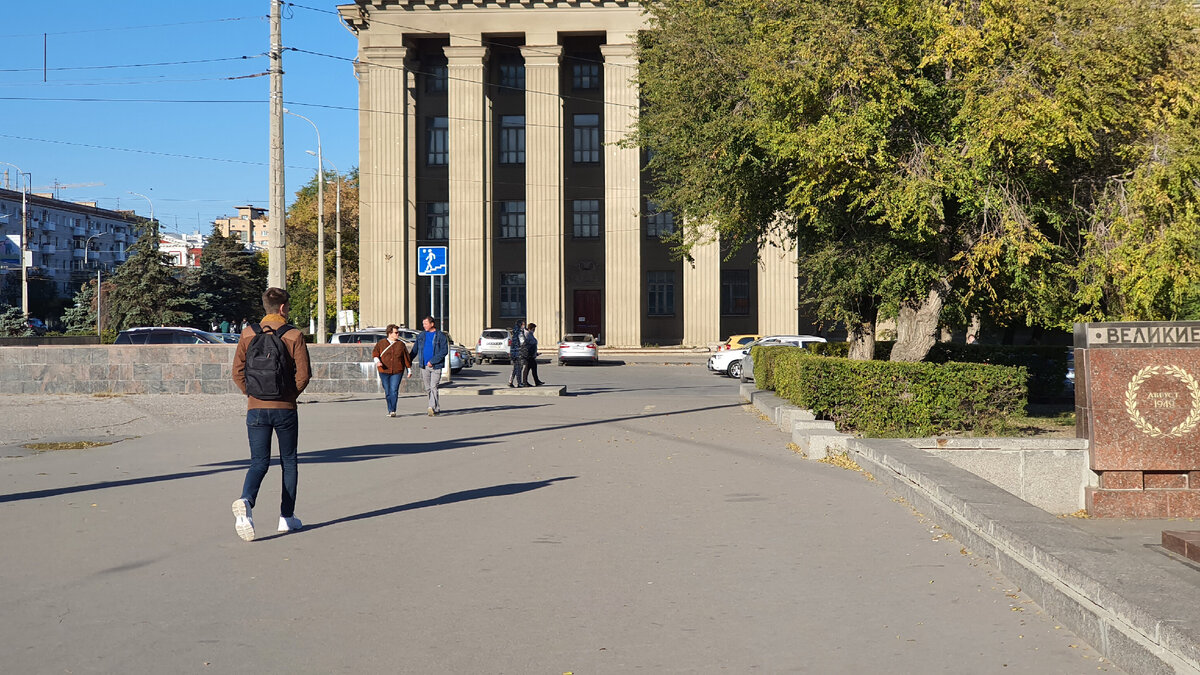 Почему в Волгограде расшураются памятники, а молодежь не знает историю своего родного города дивизии, войск, Гвардейской, могиле, братской, воинов, облицовка, знает, могила, воинам, Волгограде, города, Волгограда, памятников, время, Родимцева, Сталинграда, похоронены, Гвардейская, который