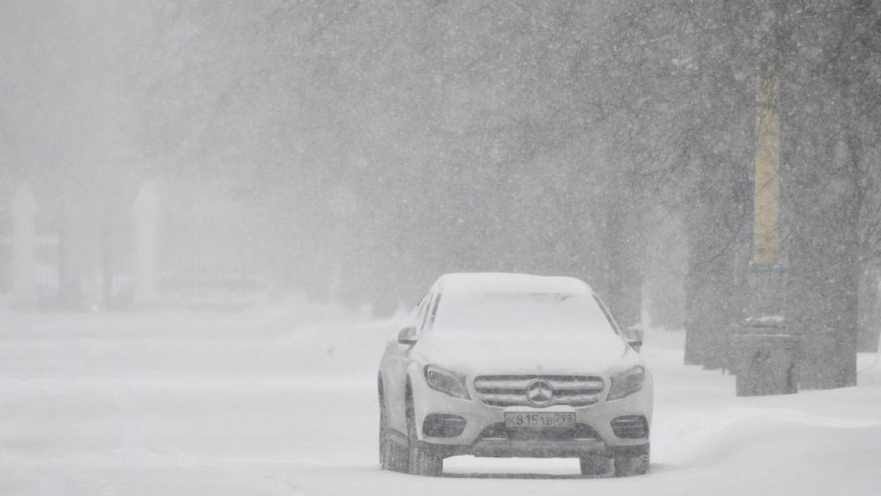 Автоэксперт Строкер посоветовал водителям обзавестись размораживателем замков до зимы