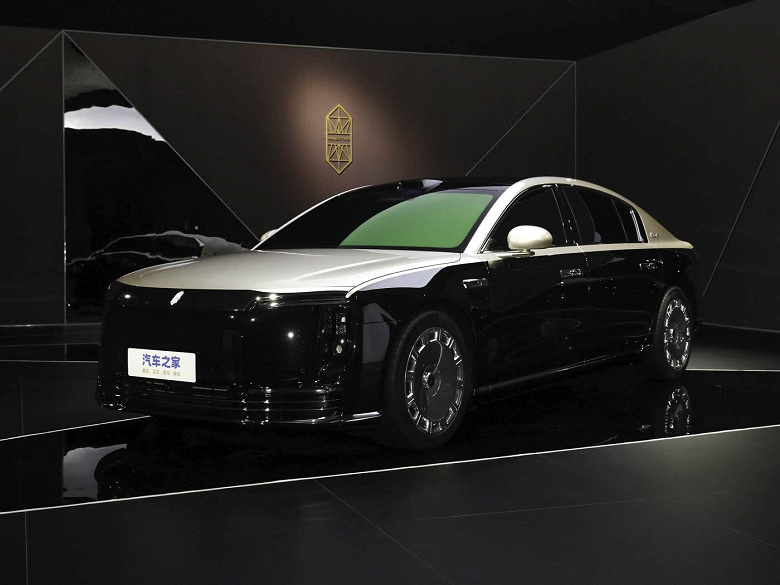 Так выглядит роскошь по-китайски. Представлен флагманский седан Maextro S800 за 140 тыс. долларов, способный утереть нос Mercedes-Maybach S-Class и Audi A8L Horch